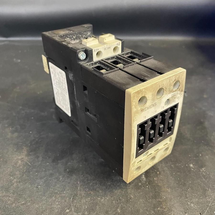 Used SIEMENS 3RT1035-1BB44 POWER CONTRACTOR