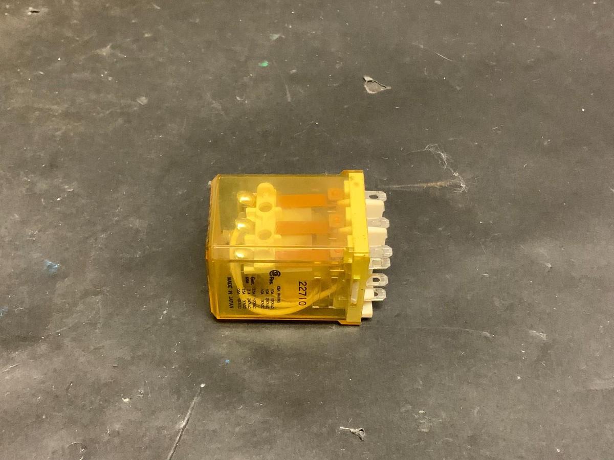 Used IDEC RR3B-UAC120V RELAY ($12 OBO)