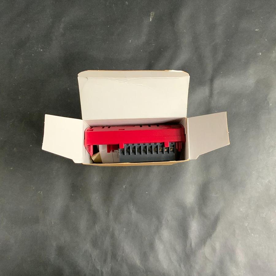 SCHNEIDER 007309020 TERMINAL PART ($30 OBO)