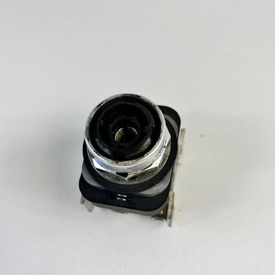 Used ALLEN BRADLEY 800T-FXQ24RA1 SER. T PUSH-PULL SWITCH