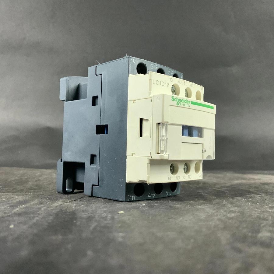 SCHNEIDER ELECTRIC LC1D12 CONTACTOR ($35 OBO)