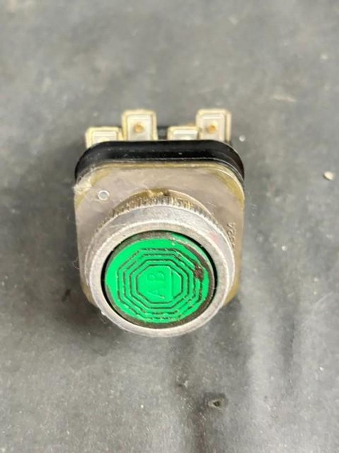 Used ALLEN BRADLEY 800T-A1A GREEN PUSHBUTTON