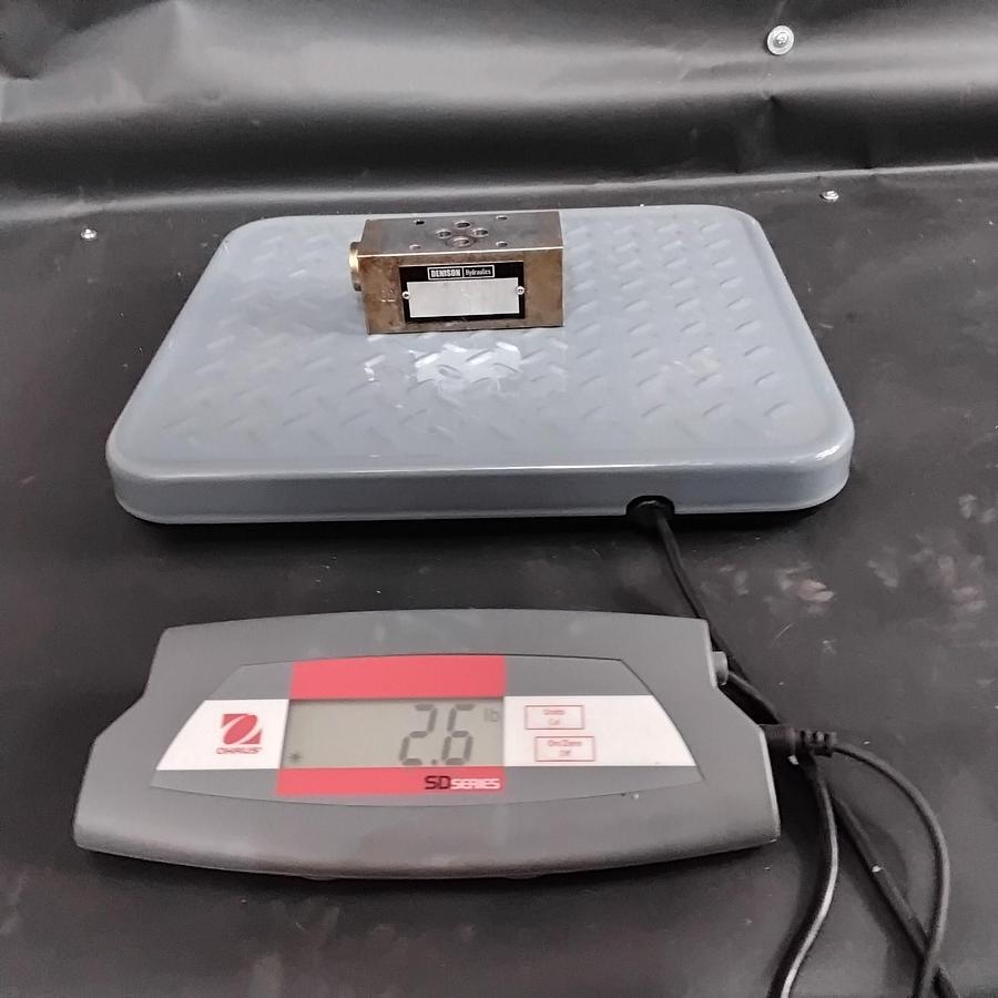 Used DENISON ZRE-B-01-D1 HYDRAULIC VALVE ($100 OBO)