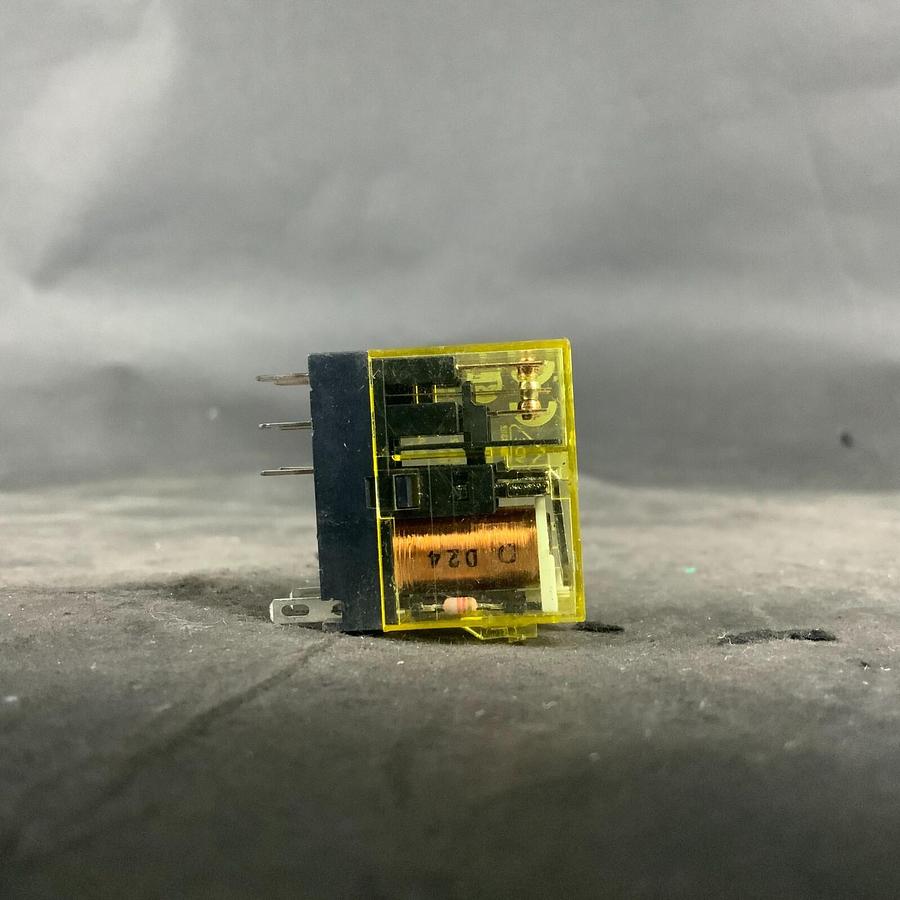 Used IDEC RJ2S-CLD-D24 PLUG IN TERMINAL ($12 OBO)