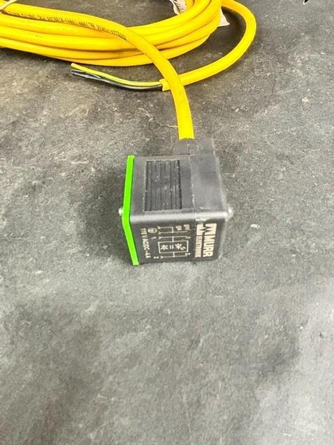 Used MURRELEKTRONIK MSUD VALVE PLUG CONNECTOR