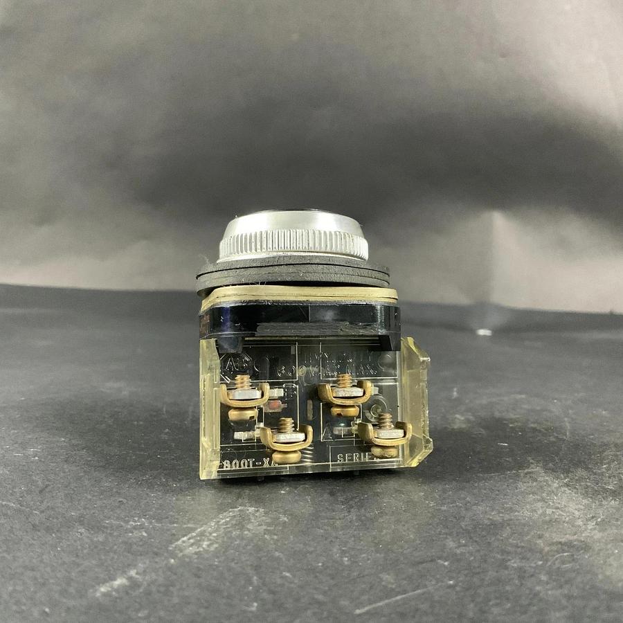 Used ALLEN BRADLEY 800T-A2 PUSH BUTTON ($30 OBO)