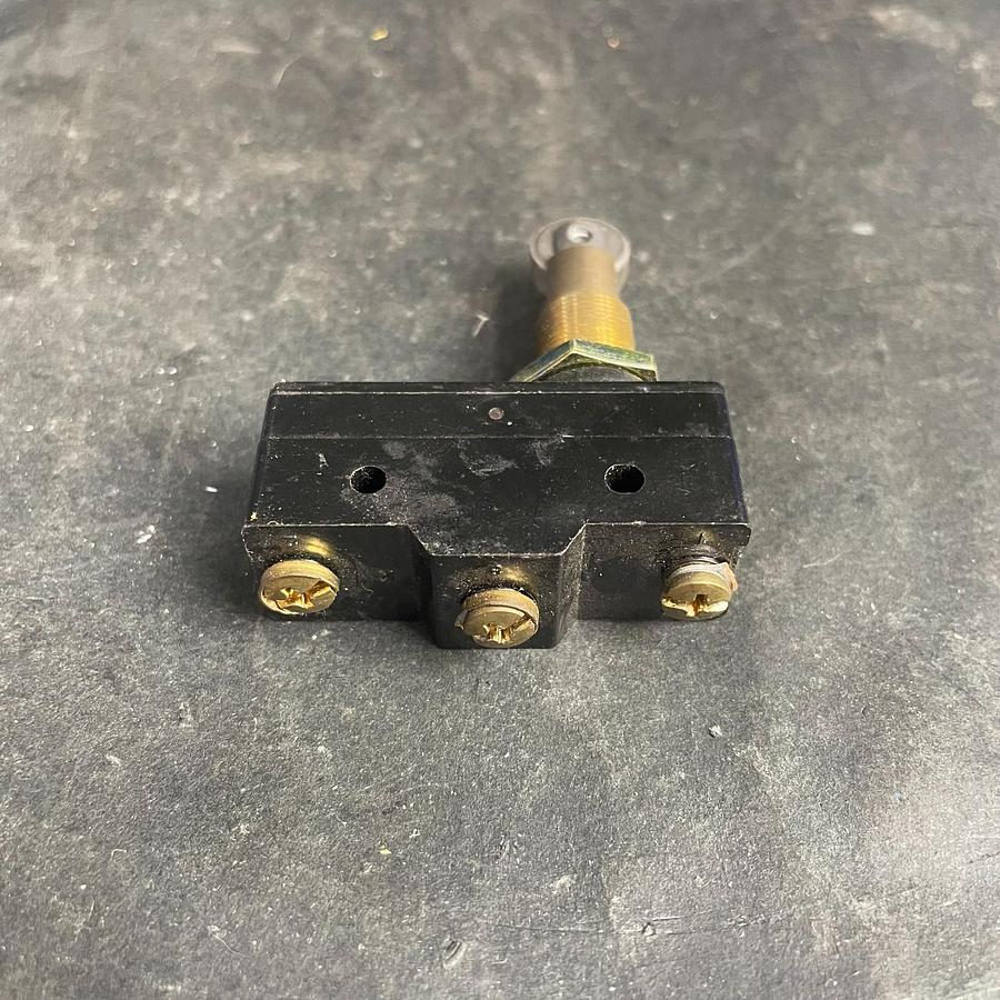 Used OMRON Z-15GQ22-B7-K MICRO SWITCH