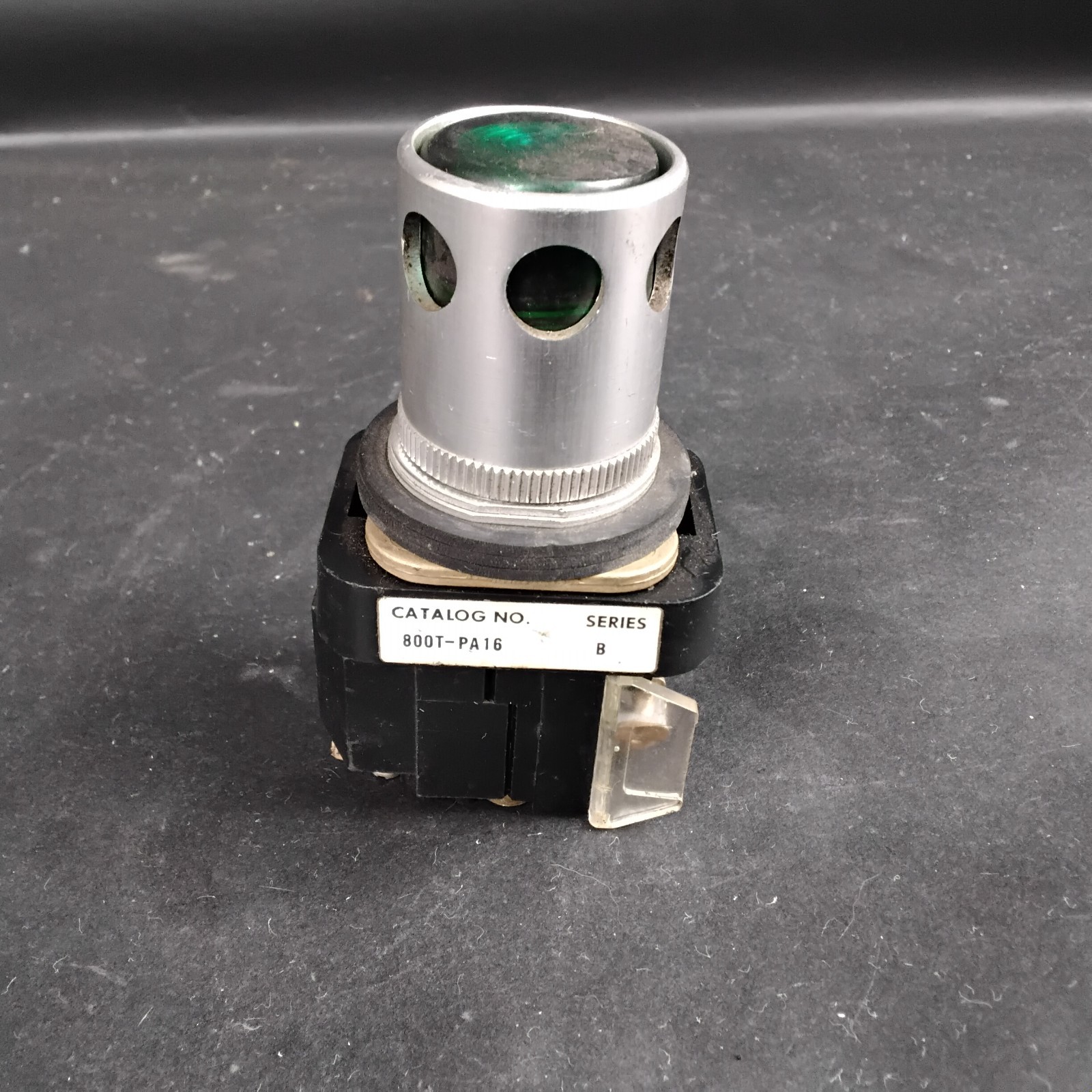 Used ALLEN BRADLEY 800T-PA16 SERIES B GREEN PUSHBUTTON ($15 OBO)
