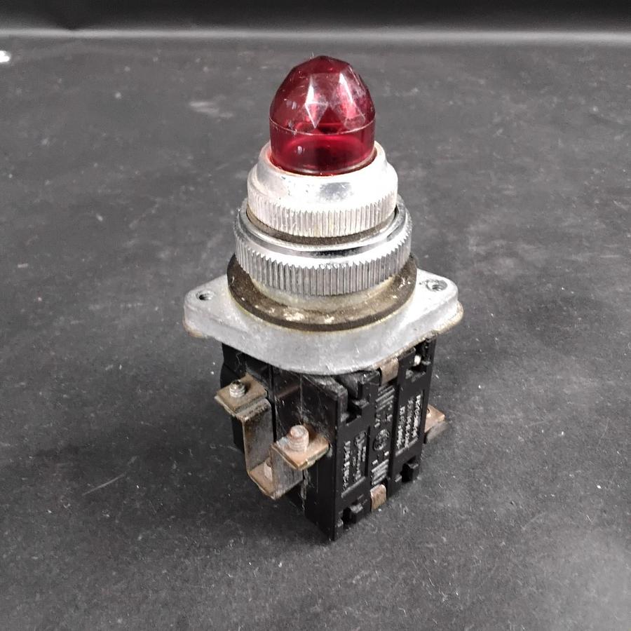 Used GENERAL ELECTRIC CR2940UX RED PILOT LIGHT SWITCH ($20 OBO)