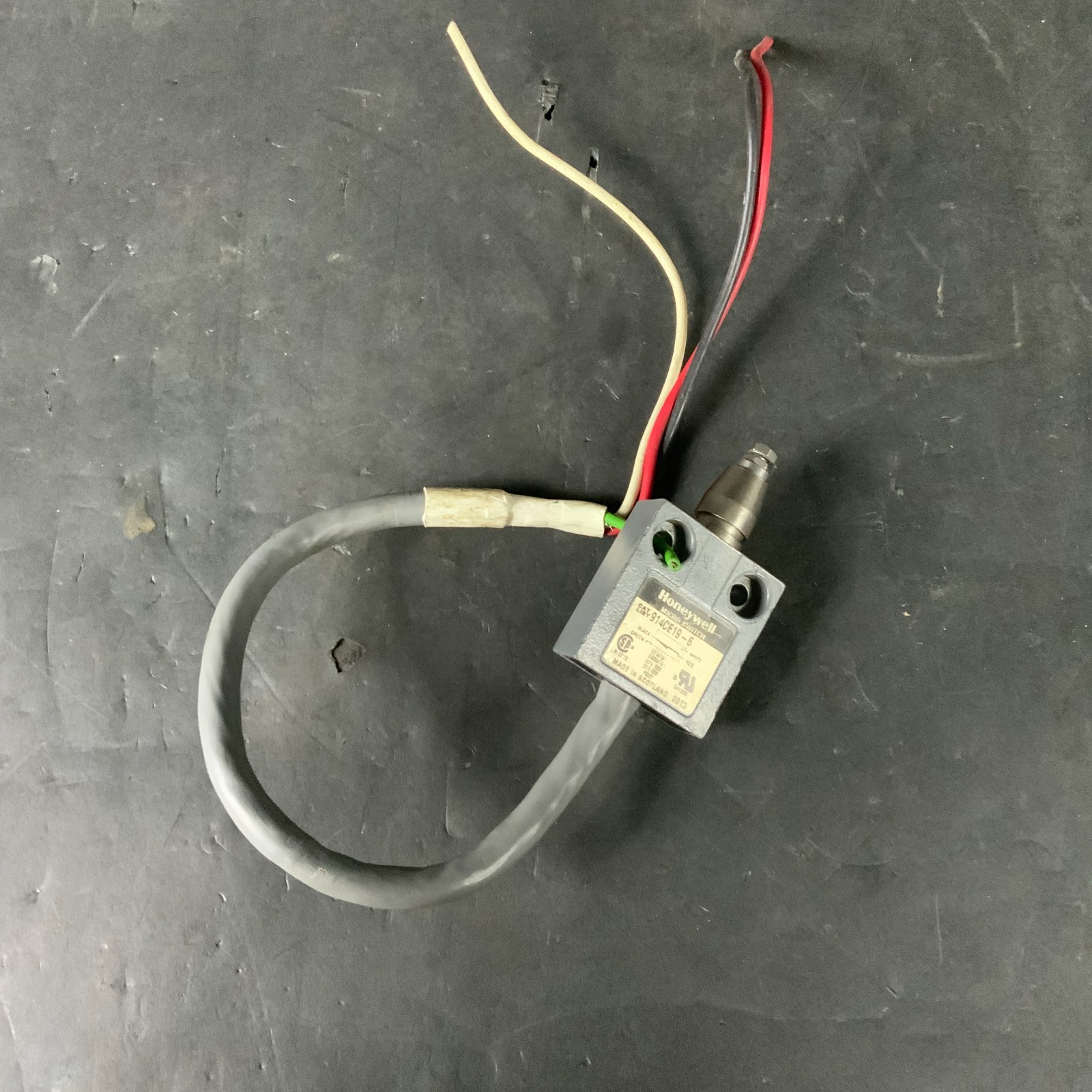 Used HONEYWELL 914CE19-6 MICRO SWITCH ($30 OBO)