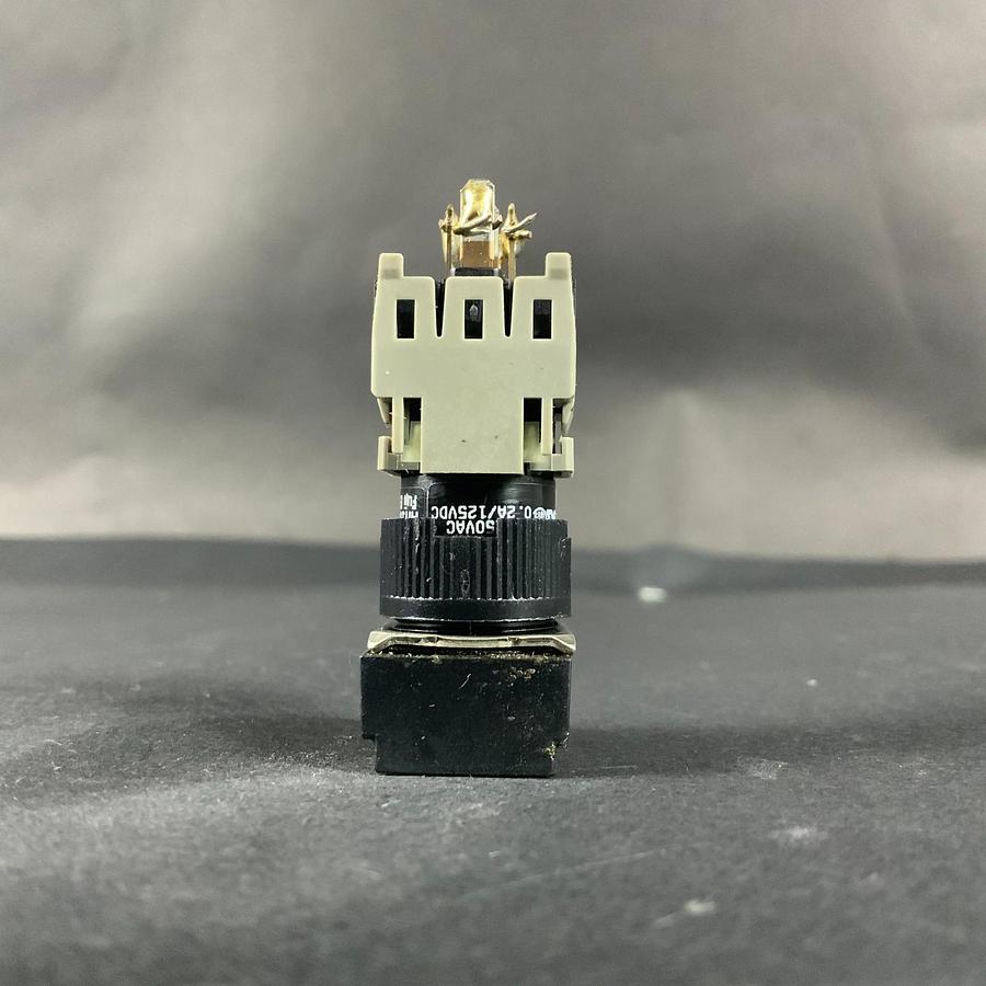 Used FUJI ELECTRIC AH165-TL PUSHBUTTON ($25 OBO)