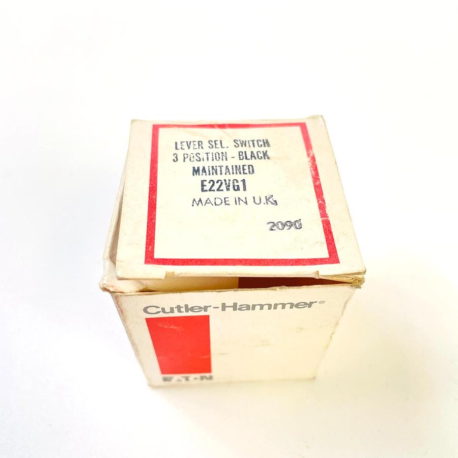 Used CUTLER HAMMER E22VG1 LEVER SELECTOR SWITCH 3-POS BLACK NEW OPEN BOX