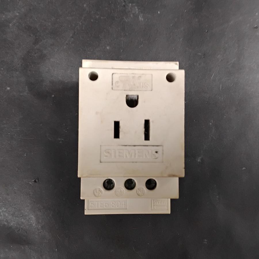 Used SIEMENS 5TE6804 MODULAR SOCKET OUTLET ($20 OBO)