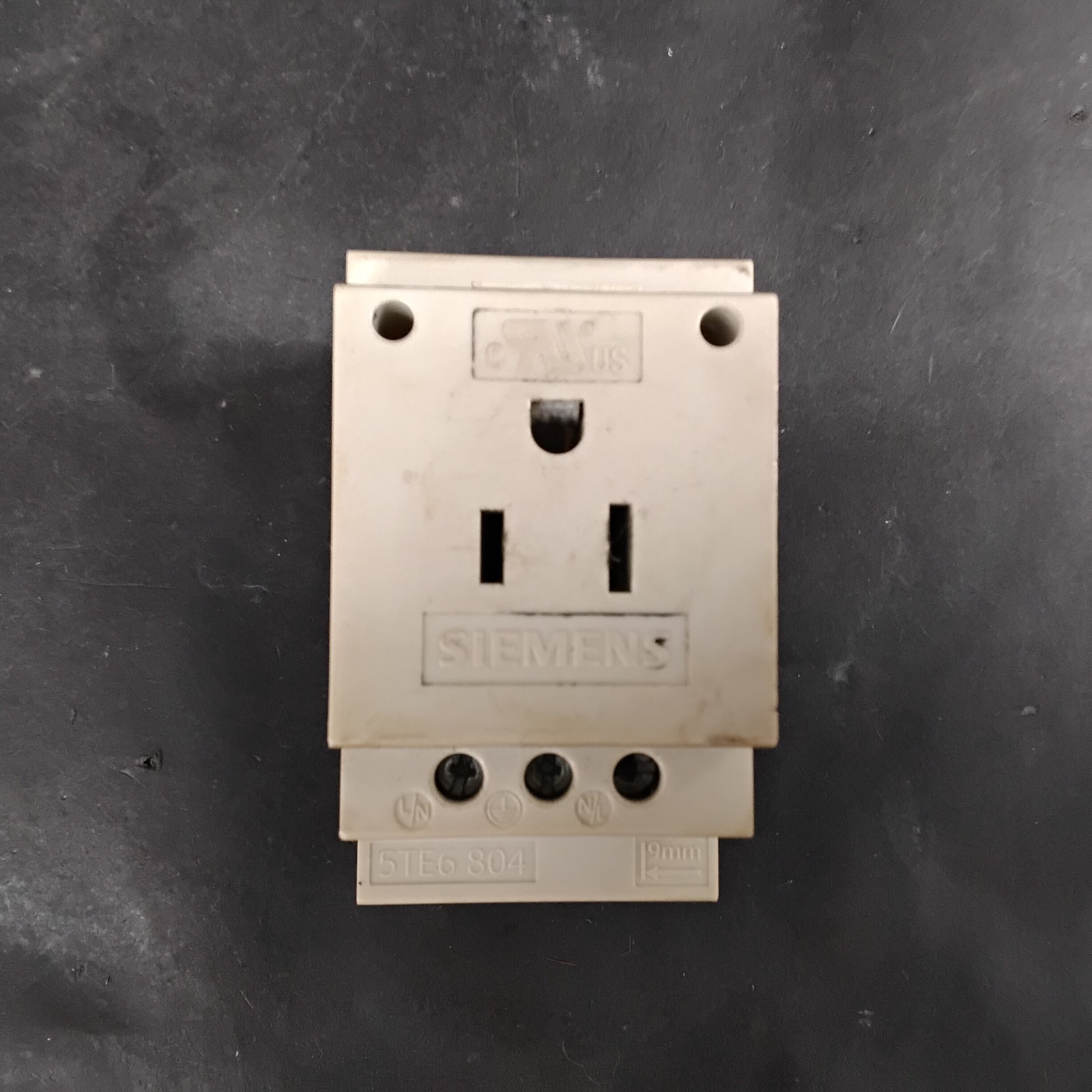 Used SIEMENS 5TE6804 MODULAR SOCKET OUTLET ($20 OBO)