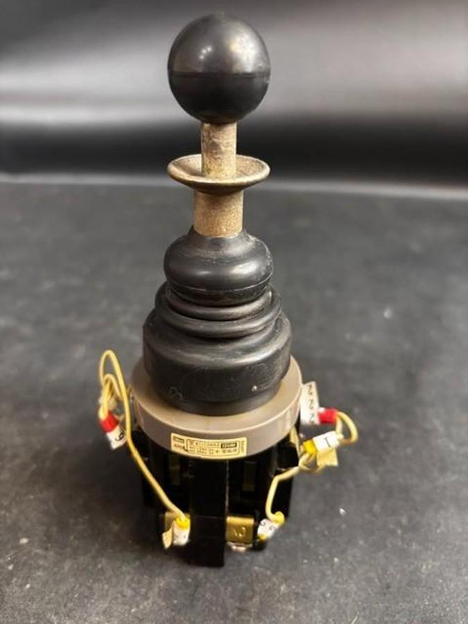 Used IDEC 41-10652 JOYSTICK SWITCH ($54 OBO)