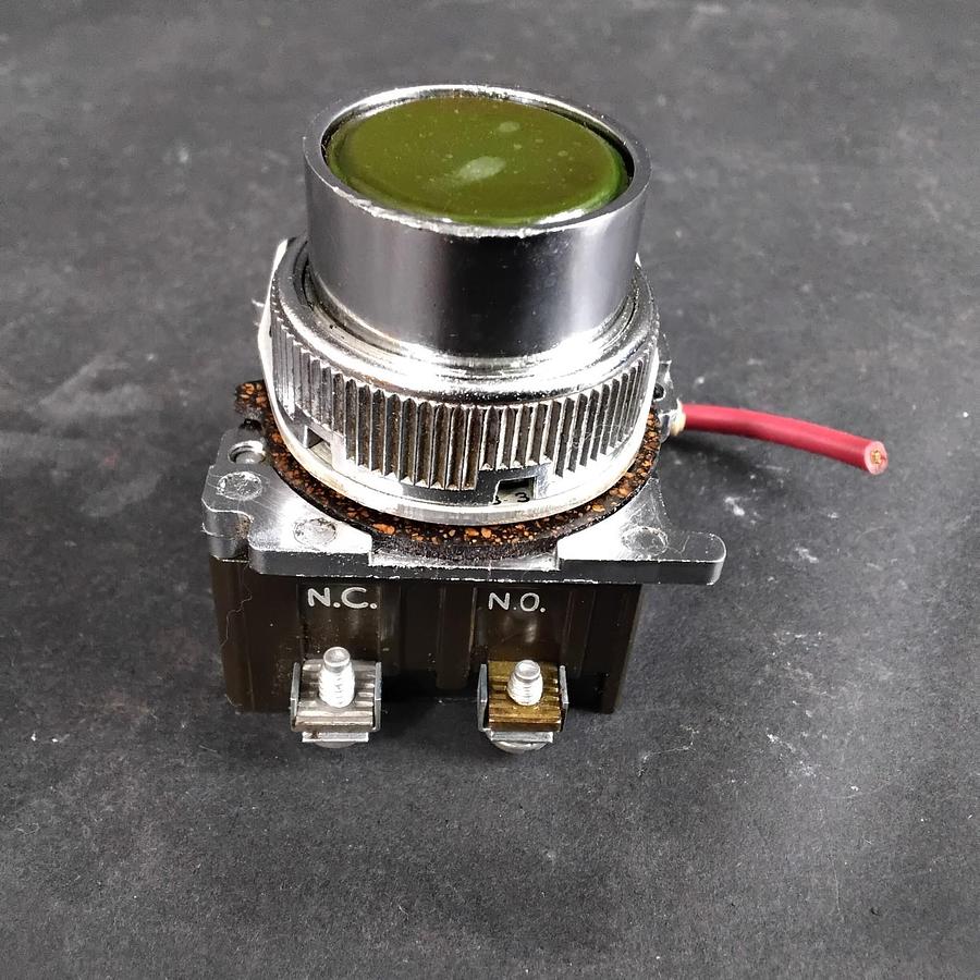 Used CUTLER-HAMMER 10250T GREEN PUSH BUTTON ($20 OBO)