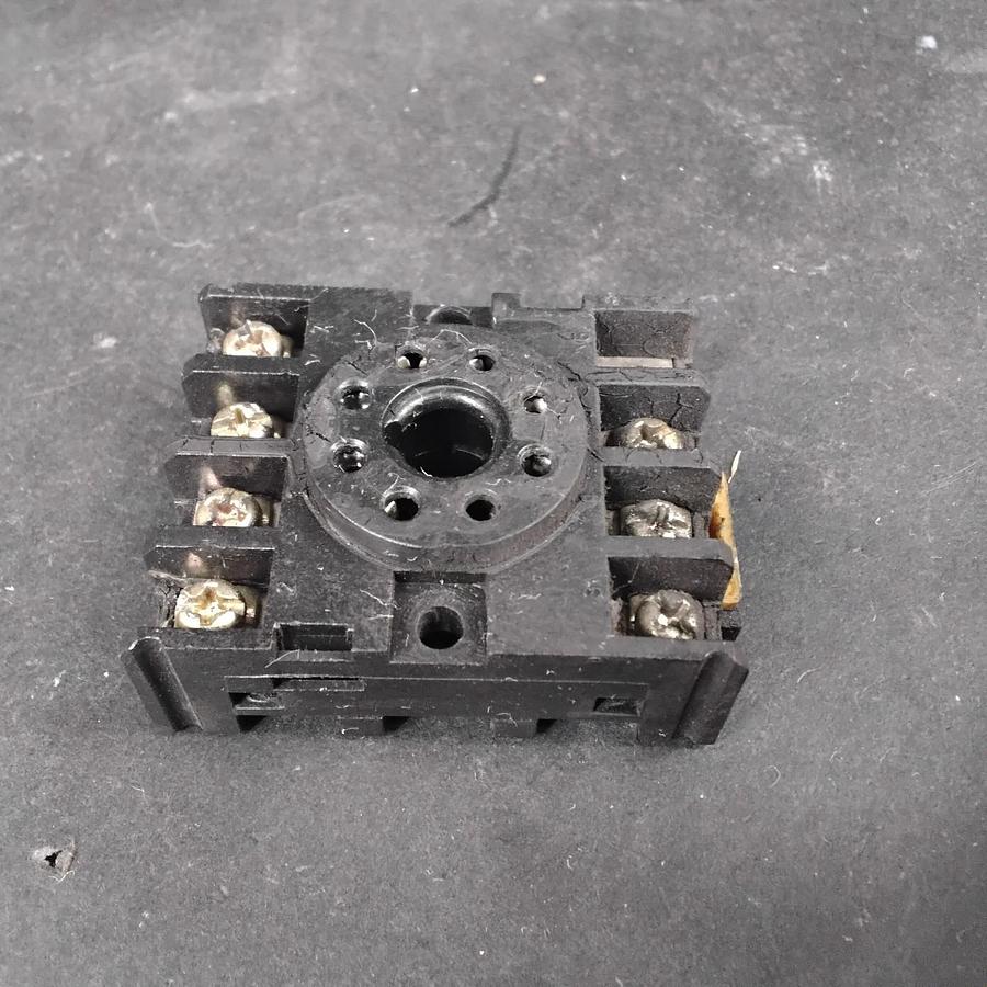 Used YOUNG ELECTRONICS DS-8 RELAY SOCKET ($9 OBO)