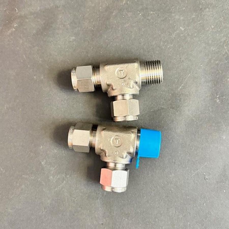 Used TYLOK 316-3CA RUN TEE FITTING 2PCS