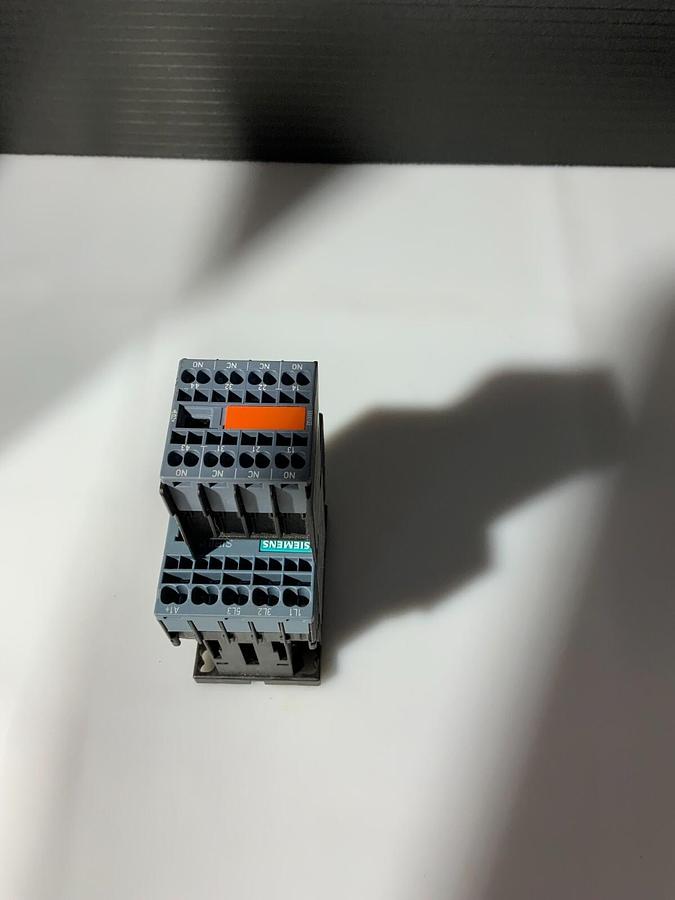 Used SIEMENS 3RT2016-2BB44-3MA0 ($18.99 OBO)