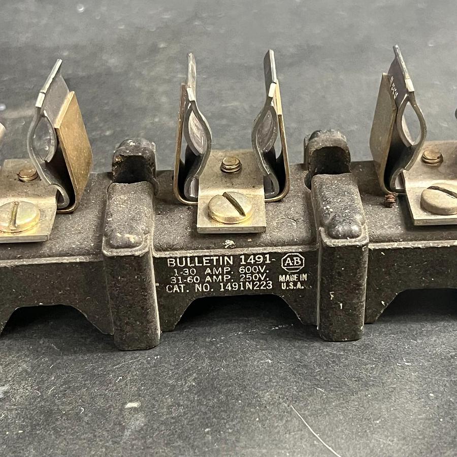 Used ALLEN BRADLEY 1491N223 FUSE HOLDER ($18 OBO)