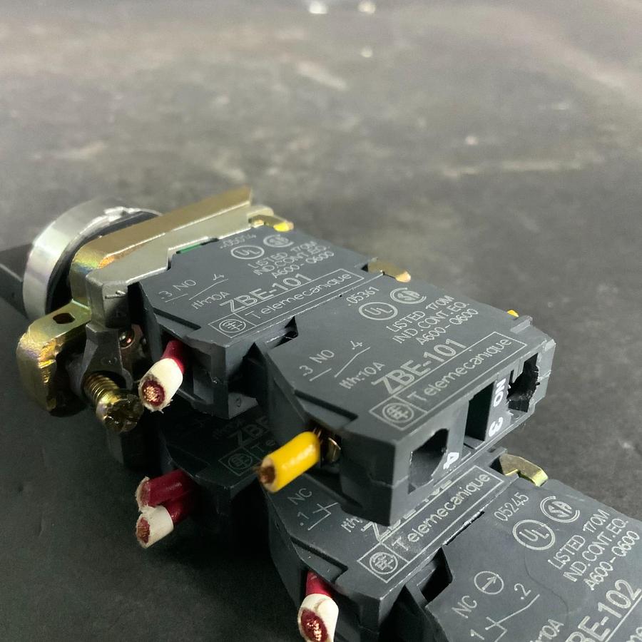 Used TELEMECANIQUE ZBE-101 SELECTOR SWITCH ($10 OBO)