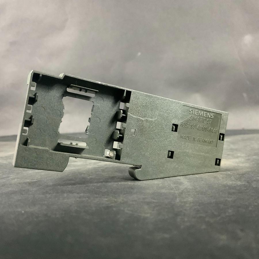 Used SIEMENS SIMATIC S7 6ES7 193-4JA00-0AA0 TERMINATION MODULE ($13 OBO)