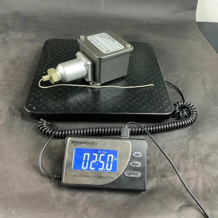 Used UNITED ELECTRIC E105-3BS-9027 TEMPERATURE SWITCH ($50 OBO)