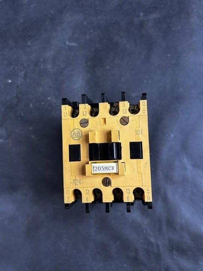 Used ALLEN BRADLEY 100-A24NA3 CONTACTOR ($20 OBO)