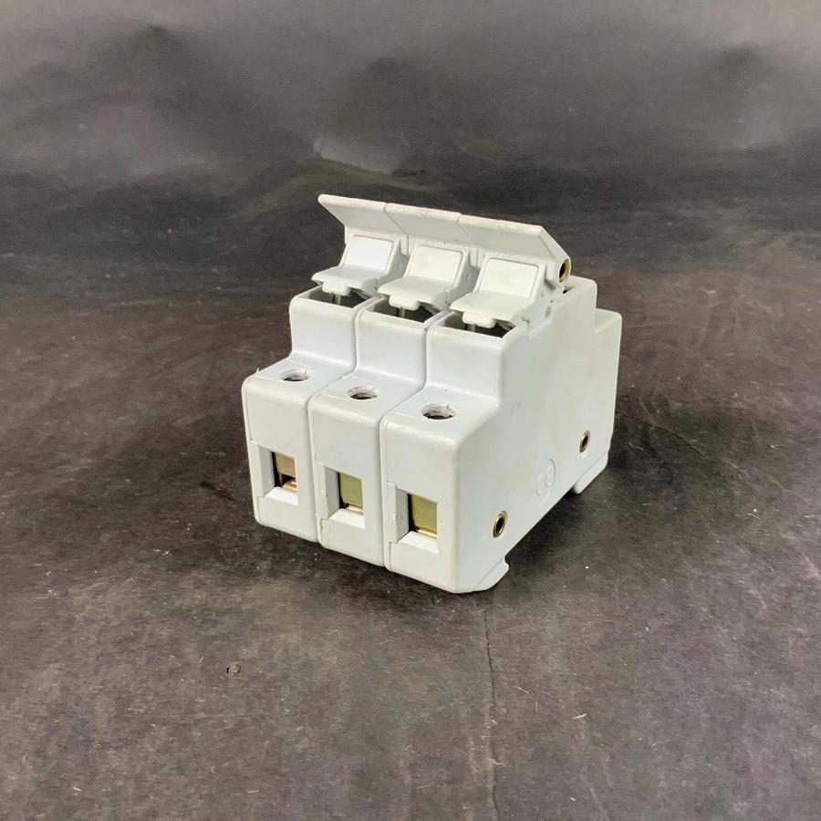 Used FERRAZ SHAWMUT USM3 FUSE HOLDER ($10 OBO)