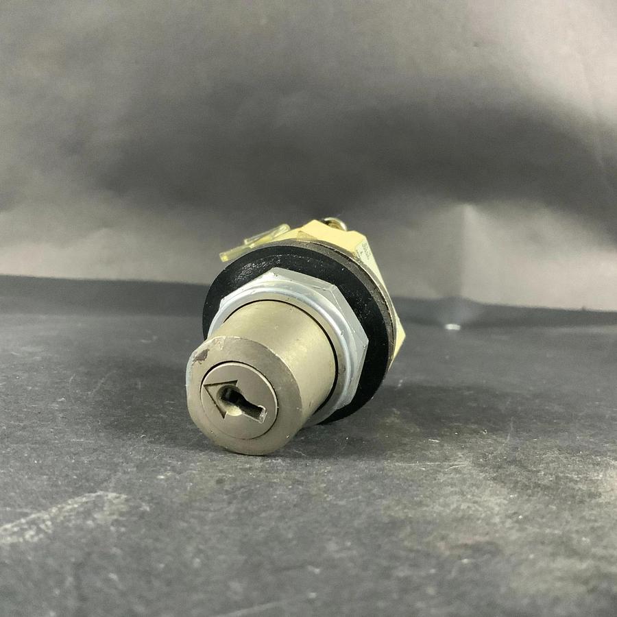 Used ALLEN BRADLEY 800T-J44 SELECTOR SWITCH ($35 OBO)