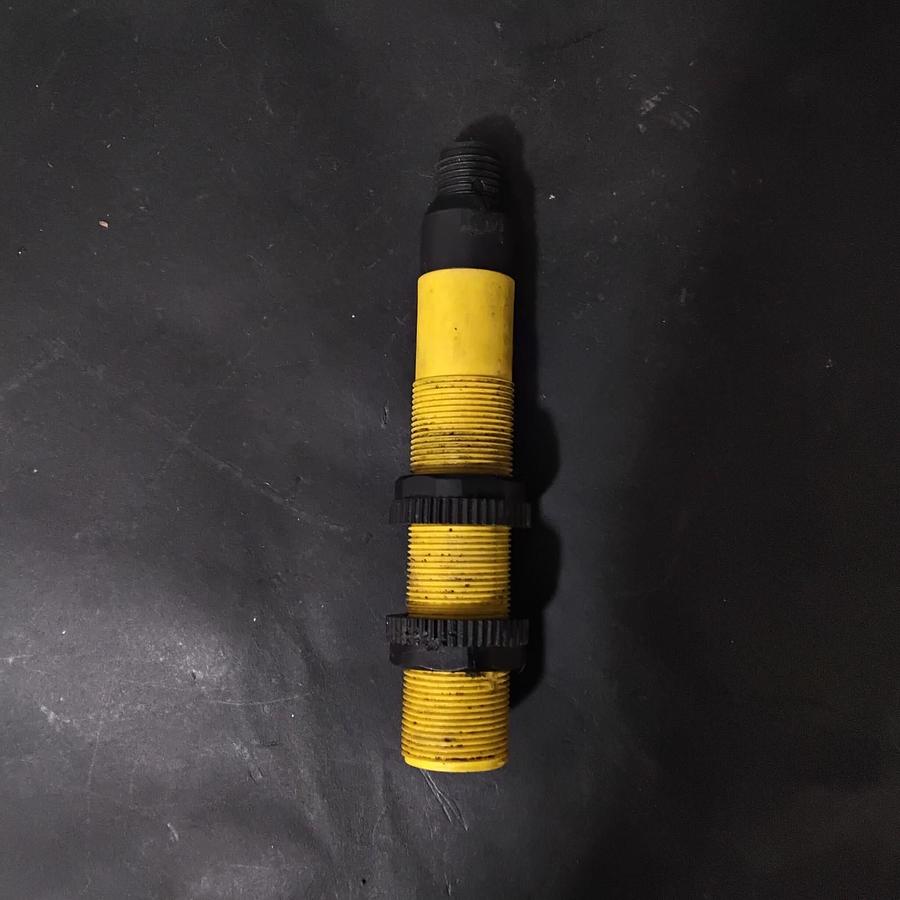 Used BANNER ENGINEERING S18AW3DQ1  PHOTOELECTRIC SENSOR ($28 OBO)