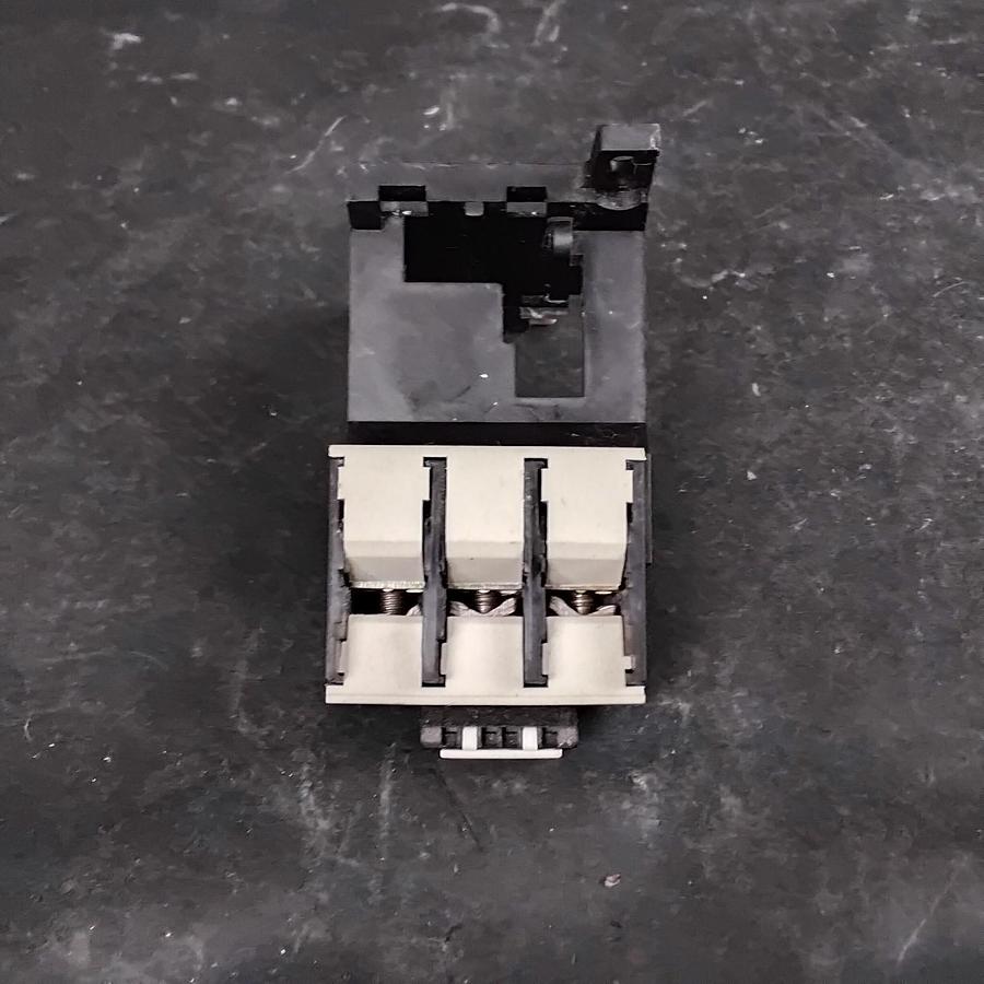 Used TELEMECANIQUE LA7-D1064 ADAPTER TERMINAL BLOCK ($14 OBO)