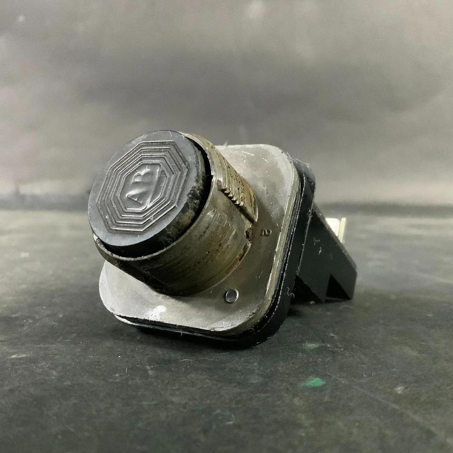 Used ALLEN BRADLEY BUL.800T BLACK PUSHBUTTON ($25 OBO)