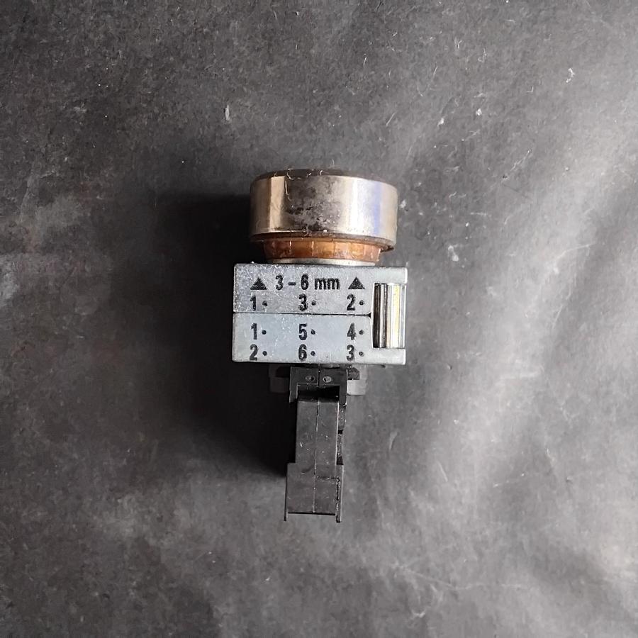 Used SIEMENS 3SB3403-0B ORANGE PUSHBUTTON ($16 OBO)