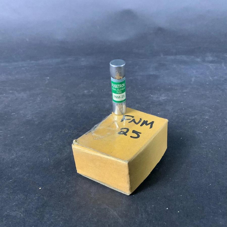 BUSSMANN FNM 25 TIME DELAY FUSE - BOX OF 10 ($40 OBO)