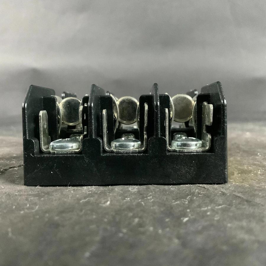 Used BUSSMANN BM6033SQ FUSE HOLDER ($15 OBO)