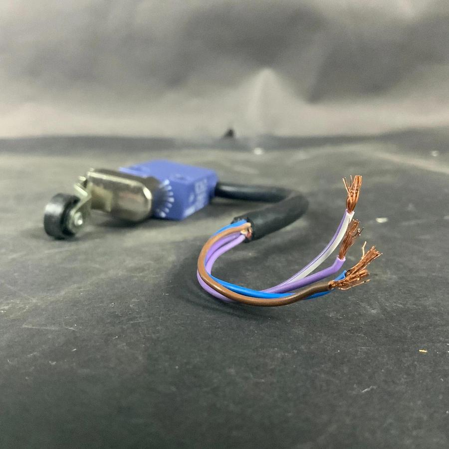 Used TELEMECANIQUE ZCMD41L1 OSISWITCH ($50 OBO)