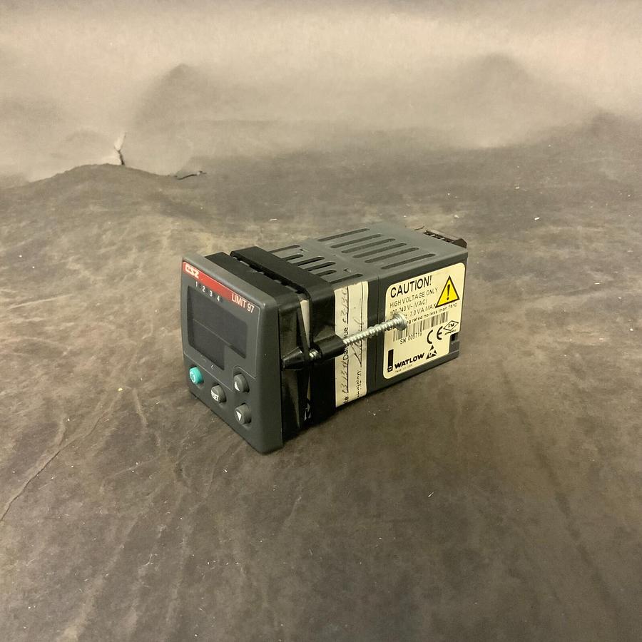 Used CINCINNATI SUB ZERO 97A0-DCDA-00AH TEMPERATURE CONTROLLER ($240 OBO)