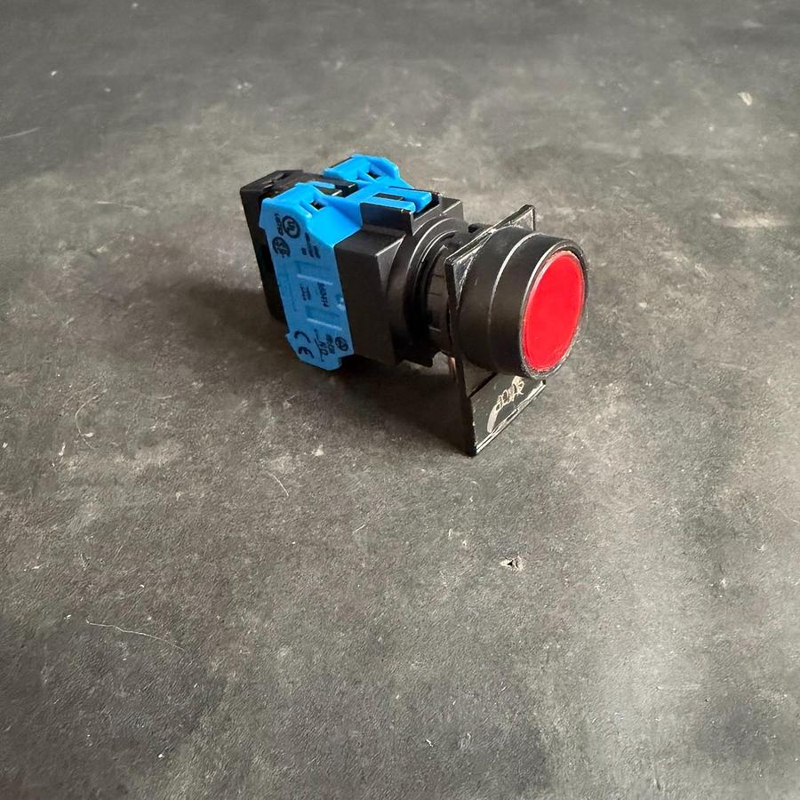 Used IDEC HW1L-M1F20QD R-24V RED PUDHBUTTON ($20 OBO)