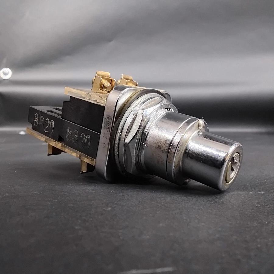 Used FURNAS 52SC6AE SER A KEYED SELECTOR SWITCH ($25 OBO)