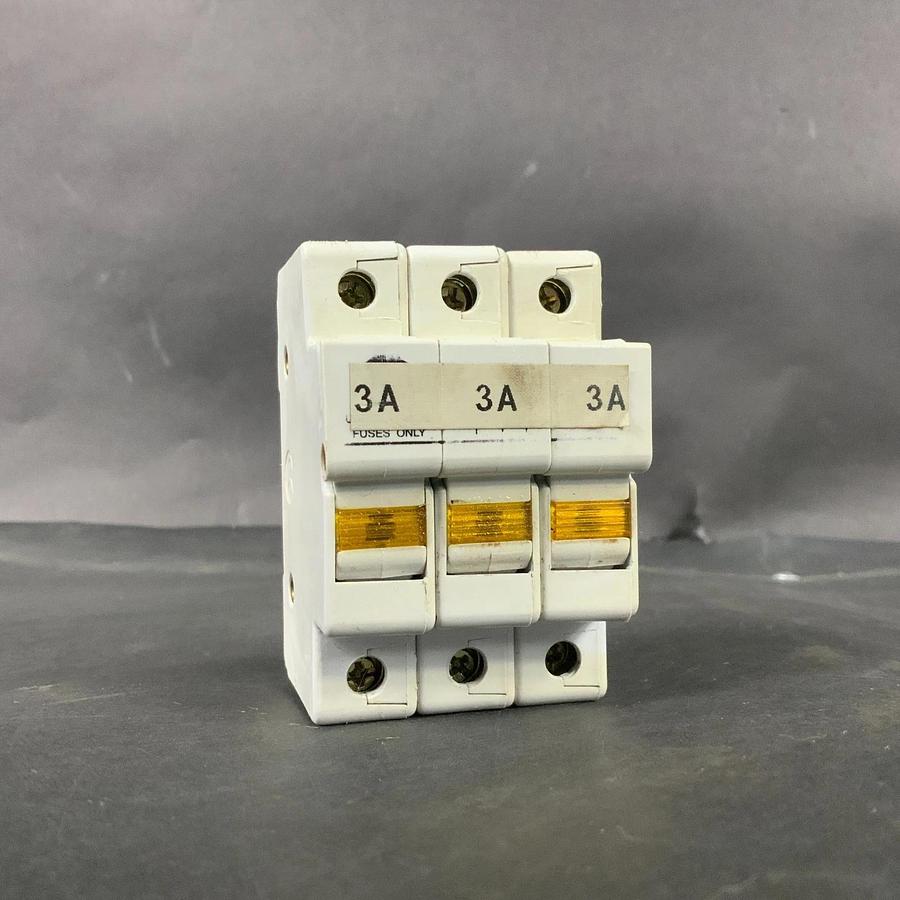 Used ALLEN BRADLEY 1492-FB3C30-L SER A FUSE HOLDER ($25 OBO)