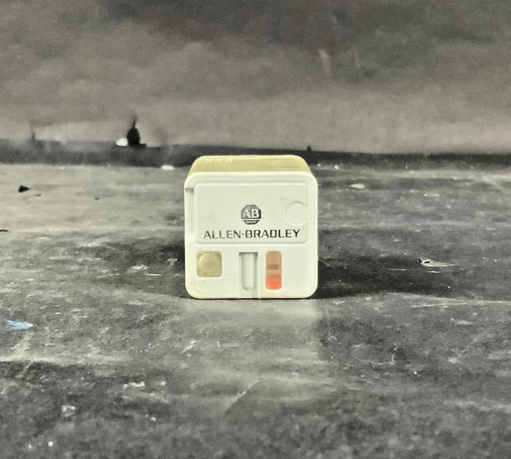 Used ALLEN BRADLEY 700-HB33A1- SERIES A RELAY ($6 OBO)