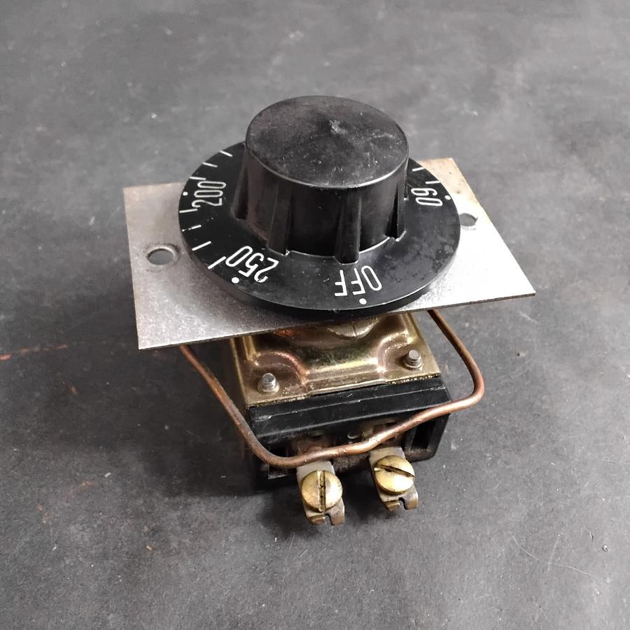 Used ROBERTSHAW EA3 SERIES ELECTRIC THERMOSTAT ($20 OBO)