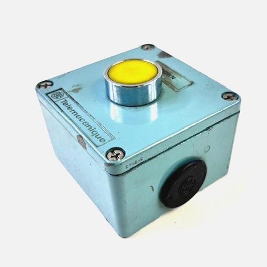 Used TELEMECANIQUE XAP M1501H29 CONTROL STATION
