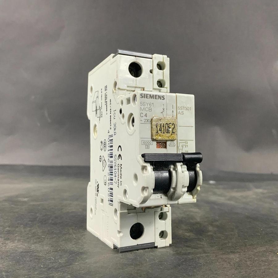 Used SIEMENS 5SY61MCB C4 CIRCUIT BREAKER W/ AS AUX SWITCH ($12 OBO)