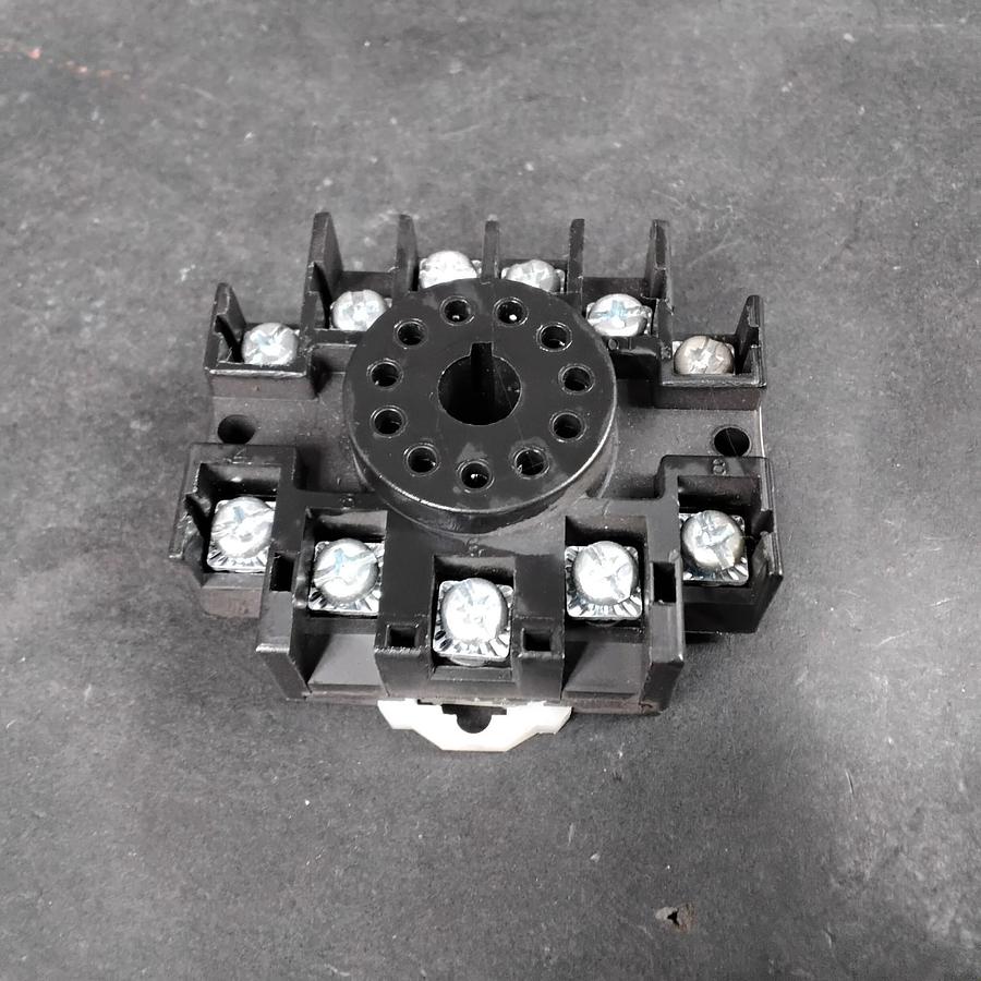 Used ALLEN BRADLEY 700-HN126 RELAY SOCKET ($6 OBO)