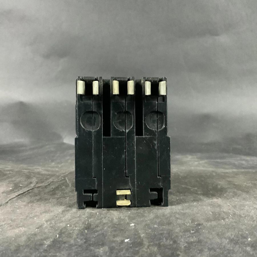 Used SQUARE D LK-2482 CIRCUIT BREAKER ($20 OBO)