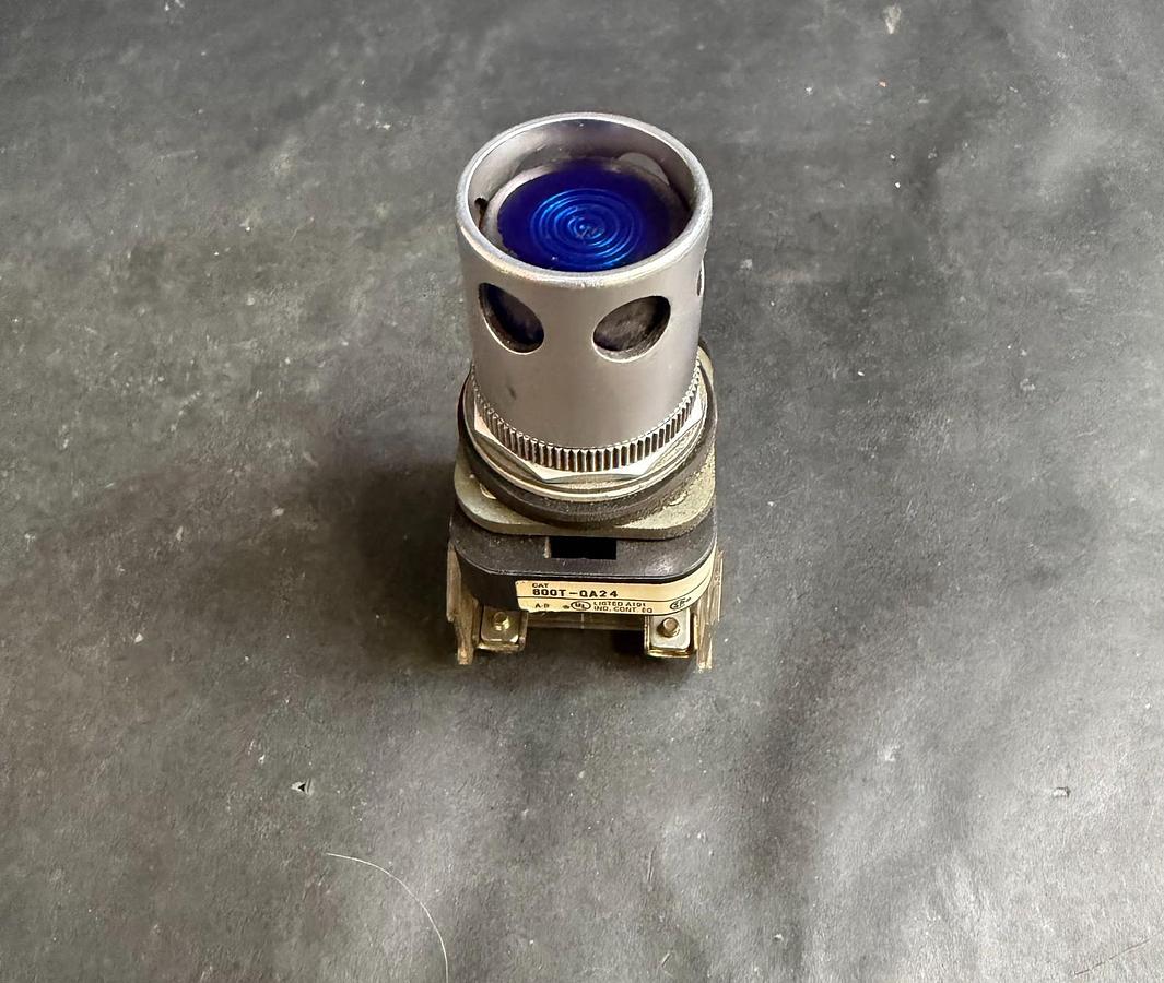 Used ALLEN BRADLEY 800T-QA24 BLUE PUSHBUTTON ($48 OBO)