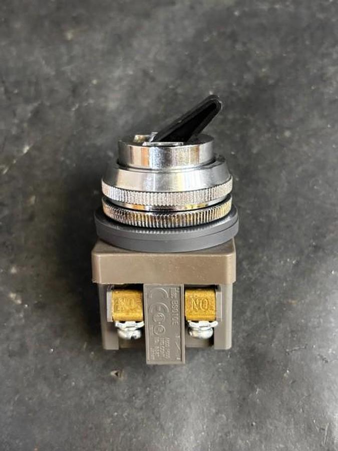 Used IDEC ASN111 SELECTOR SWITCH ($14 OBO)