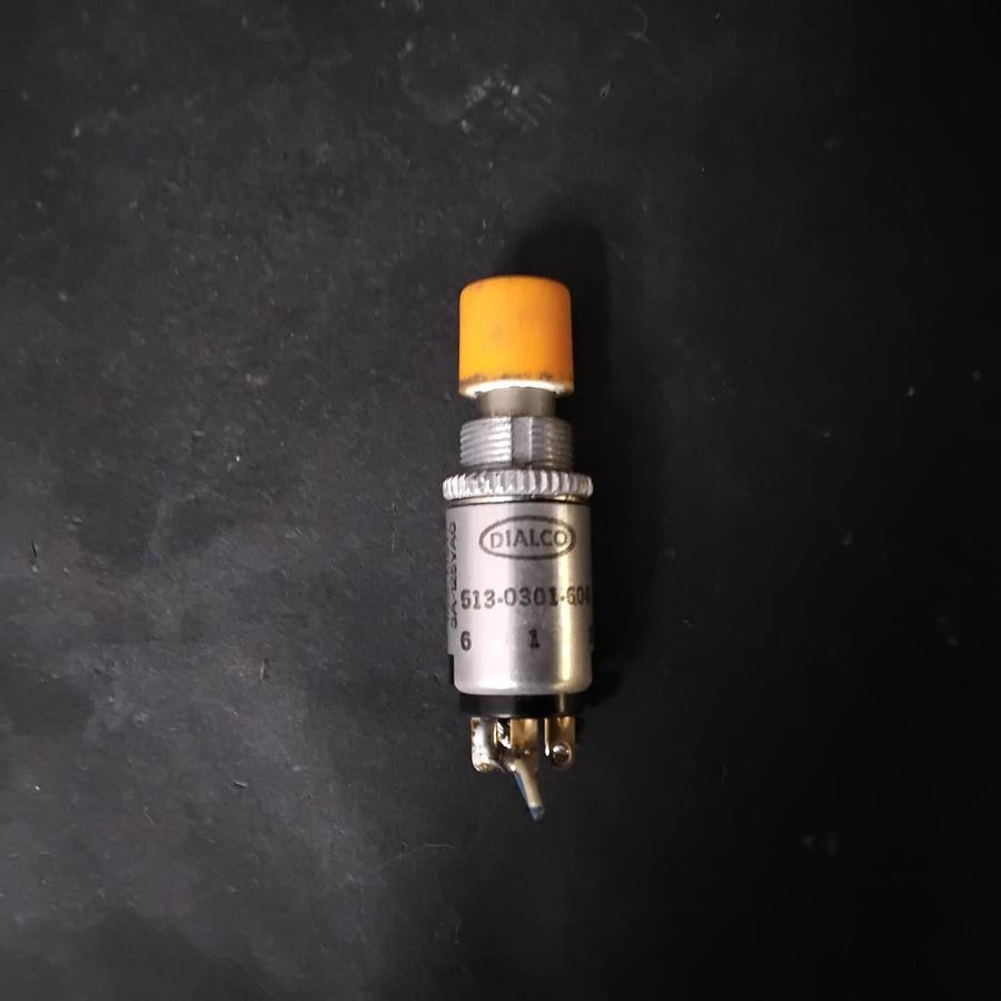 Used DIALCO 513-0301-604 DIALIGHT PUSH BUTTON SWITCH ($34 OBO)